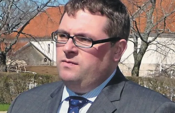 Kobilarno Lipica in družbo Lipica Turizem bo do uveljavitve zakona oziroma do izteka mandata konec oktobra letos vodil vršilec dolžnosti direktorja Boštjan Bizjak