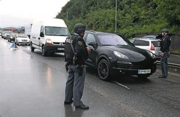 Policisti so v okolici Kopra postavili blokadne točke