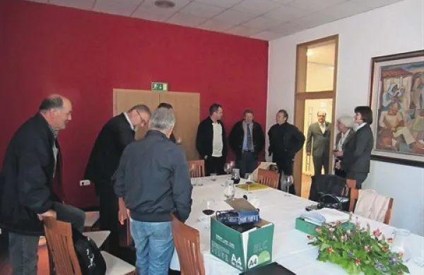 Včeraj svet Kobilarne Lipica ni  izbral novega direktorja  
