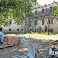 Svetniki v Vipavi menijo, da bi nadaljnja obnova Lanthierijevega dvorca morala prinesti dodano vrednost lokalnemu turizmu
