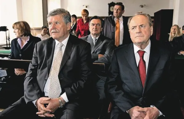 Dušana Črnigoja in Ivana Zidarja, nekdanja prva moža Primorja in SCT, so že povabili v koprski zapor. Gradilo ga je ajdovsko Primorje.