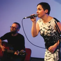 Katarina Juvančič in Dejan Lapanja sta lani izdala izvrstno ploščo Selivke z upesnjenimi in uglasbenimi zgodbami žensk 