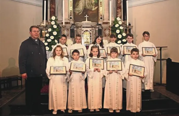 V nedeljo, 12. maja, je v cerkvi Svetega Martina v Sežani zakrament prvega svetega obhajila prejelo  enajst otrok 3. razreda