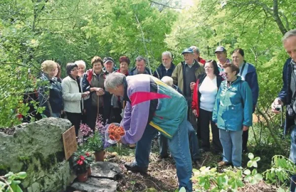 Več kot 30 pohodnikov se je udeležilo komemorativne svečanosti in pohoda v spomin na v začetku leta 1943 tragično padlega partizana, komandanta Kraškega bataljona  Ivana Rozmana - Petra Levca