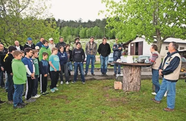  Tekmovanja se je udeležilo 31 radioamaterjev iz vse Slovenije, ki so morali v čim  krajšem času s sprejemniki in usmerjanjem anten poiskati pet skritih oddajnikov   in zato preteči vsaj sedem kilometrov