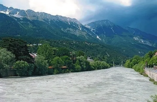 Reke v srednji Evropi so zaradi deževja tudi minulo noč naraščale