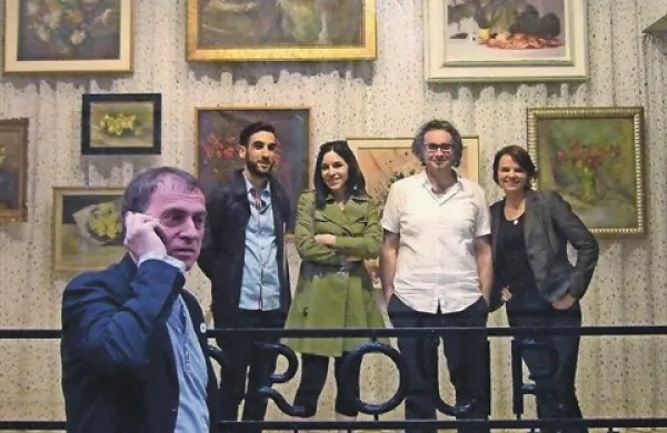 Slovenski paviljon na 55. beneškem umetnostnem bienalu s postavitvijo Jasmine Cibic Za naše gospodarstvo in kulturo je bil med obiskovalci dobro sprejet