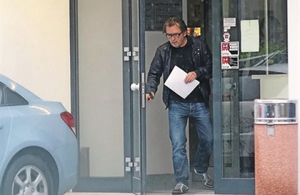 Marjan Mikuž ni prevzel vabila, zato je preodobravnalni narok odpadel