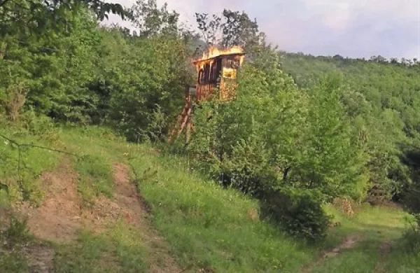 Takole je v nedeljo, nekaj pred 19. uro gorela lovska preža v revirju Topolovec. Na srečo v njej ni bilo nikogar.