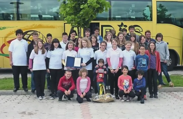 Zlate plakete s posebnim priznanjem so se razveselili člani Tamalega orkestra Brkinske godbe 2000 