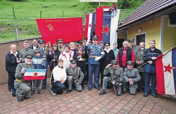 Praznovanje  dneva mladosti v Baški grapi je zaznamoval obisk Tita z Jovanko in spremstvom