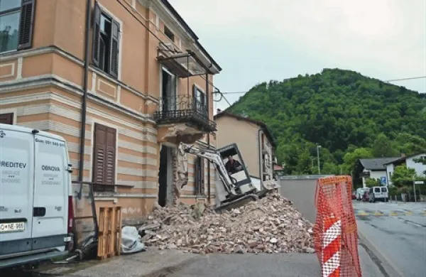V obnovljeni meščanski hiši bodo tri večja in tri manjša stanovanja