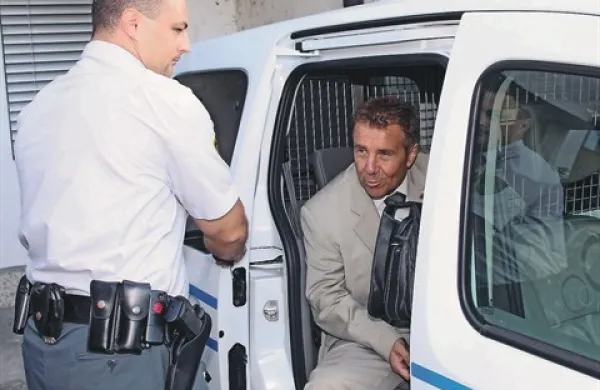 Na obravnave v kazenskih postopkih so Prijatelja vozili brezplačno, na civilne pravde pa ga nočejo