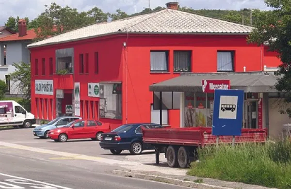 V salonu pohištva Nova oprema v Jelšanah pričakujejo po vstopu Hrvaške v EU povečan promet s sosedi