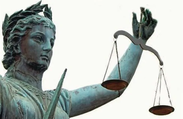 V državnem zboru bo danes na zahtevo SDS potekala izredna seja o razmerah v sodstvu.  Sodstvo  bo danes na tapeti tudi zaradi izreka sodbe v primeru Patria.