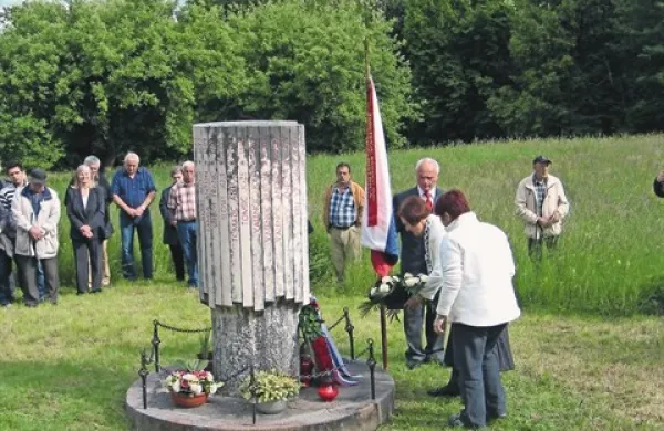 Pri spomeniku 28 ustreljenih talcev iz Kilovč in Ratečevega Brda so na spominski svečanosti obudili spomin na te tragične dogodke izpred 71 let 