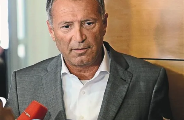 Do pravnomočnosti sodbe je po mnenju Senka Pličaniča treba počakati tudi s komentarji o političnem dometu  obsodbe prvaka SDS Janeza Janše na prvi stopnji