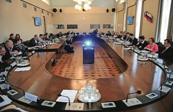 Socialni partnerji so se na današnji seji Ekonomsko-socialnega sveta strinjali, da je treba ukrepati zoper sivo ekonomijo