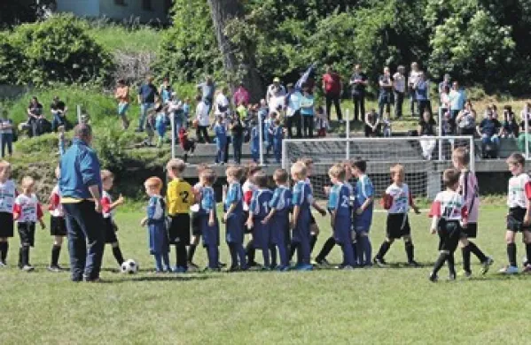 Na  16. nogometnem turnirju Mateja Loverčiča je sodelovalo 24 ekip starostnih skupin od 6 do 12 let