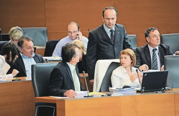 Poslanci opozicije vztrajajo v prepričanju, da smo, tako kot v primeru Patrie,  priče zrežiranim procesom