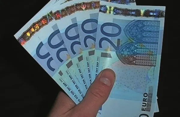  Na inšpektoratu za delo trdijo, da delodajalci v primeru odkritja določenih kršitev, vezanih na nepravilno zaposlovanje, raje, kot da bi plačali visoko globo, delavca zaposlijo
