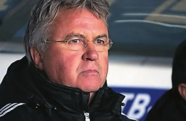 Nizozemski nogometni strokovnjak Guus Hiddink je eden glavnih kandidatov za vodenje francoske ekipe Paris Saint-Germain