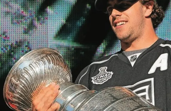 Anže Kopitar, ki je lani s kralji osvojil Stanleyjev pokal, s soigralci letos ne bo ubranil naslova