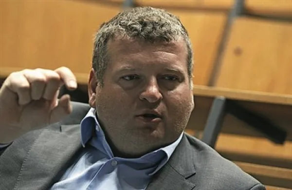 Tomaž Lovše mora do srede na račun DC Slovenije od 22 milijonov evrov, ki jih je “skanaliziral” iz podjetja, vrniti več milijonov evrov