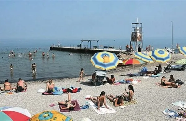 Vremenske napovedi zaenkrat ne kažejo, da se nam v kratkem obeta vročinski val, vendarle pa bo začetek prihodnjega tedna prinesel izrazitejšo otoplitev