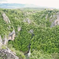 Tudi narasla reka Reka je povečala spomladanski obisk jame
