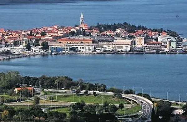 Občina Izola poziva občane k podaji predlogov za najbolj urejen vrt, balkon in gostinsko teraso