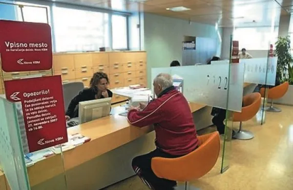 Potrjen znesek za predvideno dokapitalizacijo v višini 400 milijonov evrov bo po mnenju nadzornikov in na osnovi sedanjih predvidevanj zadostoval za trajnejšo kapitalsko ustreznost