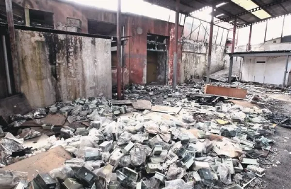 Nekateri plastični izdelki  so še v originalnih zavojih 
