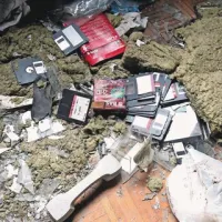 Vse na dosegu rok: diskete, Iskrin telefon, dokumentacija