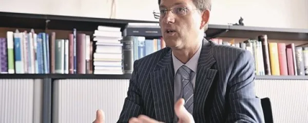 Miro Cerar: “Zelo nam primanjkuje ljudi, na katere bi se državljani lahko oprli in rekli, ta je neodvisen, ta je pošten. To je žal eden najhujših udarcev, ki smo si jih zadali, saj smo postali družba, kjer je vse zrelativizirano. Nihče nikomur več ne