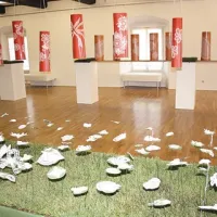 Sinoči so odprli razstavo Šopek za naših 10 let Društva klekljaric Idrija 