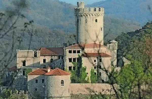 Novogoriška občina je tudi uradno postala lastnica gradu Rihemberk