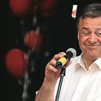 Župana Zorana Jankovića so na Paradi ponosa obmetavali s papirjem