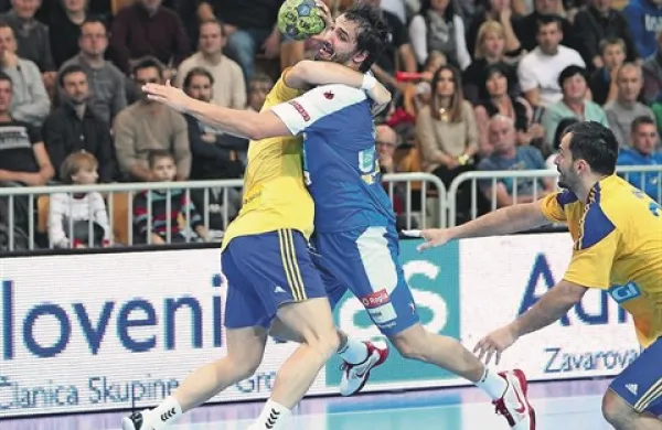 Slovenska moška rokometna reprezentanca je ostala brez nastopa na evropskem prvenstvu v začetku prihodnjega leta na Danskem
