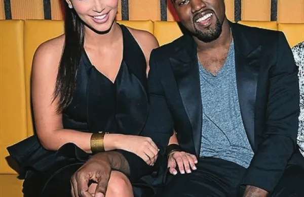 Ameriška zvezda resničnostih šovov Kim Kardashian je v soboto povila deklico