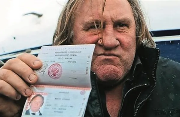 Francoski igralec in po novem tudi ruski državljan Gerard Depardieu je v nedeljo obelodanil, da je zaprosil za alžirski potni list
