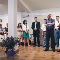 V središču  razstave Ko spomini oživijo v Piranu je delo restavratorskega mojstra Leopolda Belca (drugi z leve)