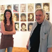 Likovna ustvarjalka Ana Sluga in kustos Andrej Medved sta v Loži odprla razstavo Transfer