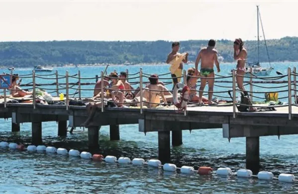 Čeprav večina ve, da je sončenje v najhujši pripeki škodljivo, nasvet o varnosti pred soncem upoštevajo le nekateri