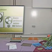 Dijakinja Mia Gregorič je za poklicno maturo pripravila predlog prenove celostne grafične podobe Območne obrtno podjetniške zbornice Sežana 