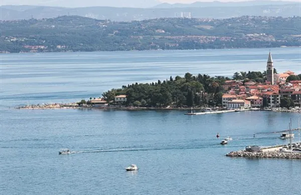 Z odlokom naj bi poskrbeli, da bo Svetilnik ostal  zelena “pljuča” Izole   