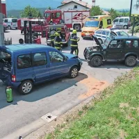Zapeljala čez &scaron;karpo in pristala  na parkiri&scaron;ču