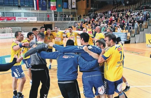 Zadnji zmagovalni ples rokometašev v rumeno-modri opremi v Bonifiki je bil 31. maja. Kdaj bo naslednji?