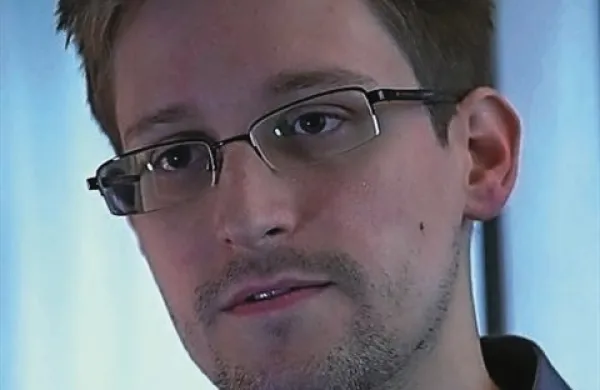Nekdanji ameriški obveščevalec Edward Snowden naj bi bil na poti v Venezuelo, letel pa naj bi preko Moskve in Havane