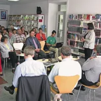 Na razpravi o prihodnosti  Kobilarni Lipice minuli petek zvečer v Kosovelovi knjižnici so si bili Kraševci enotni, da so  pripravljeni sprejeti večjo odgovornost za Lipico. “Vendar le,  če se birokrati iz Ljubljane v naše delo ne bodo vtikali,” je dejal